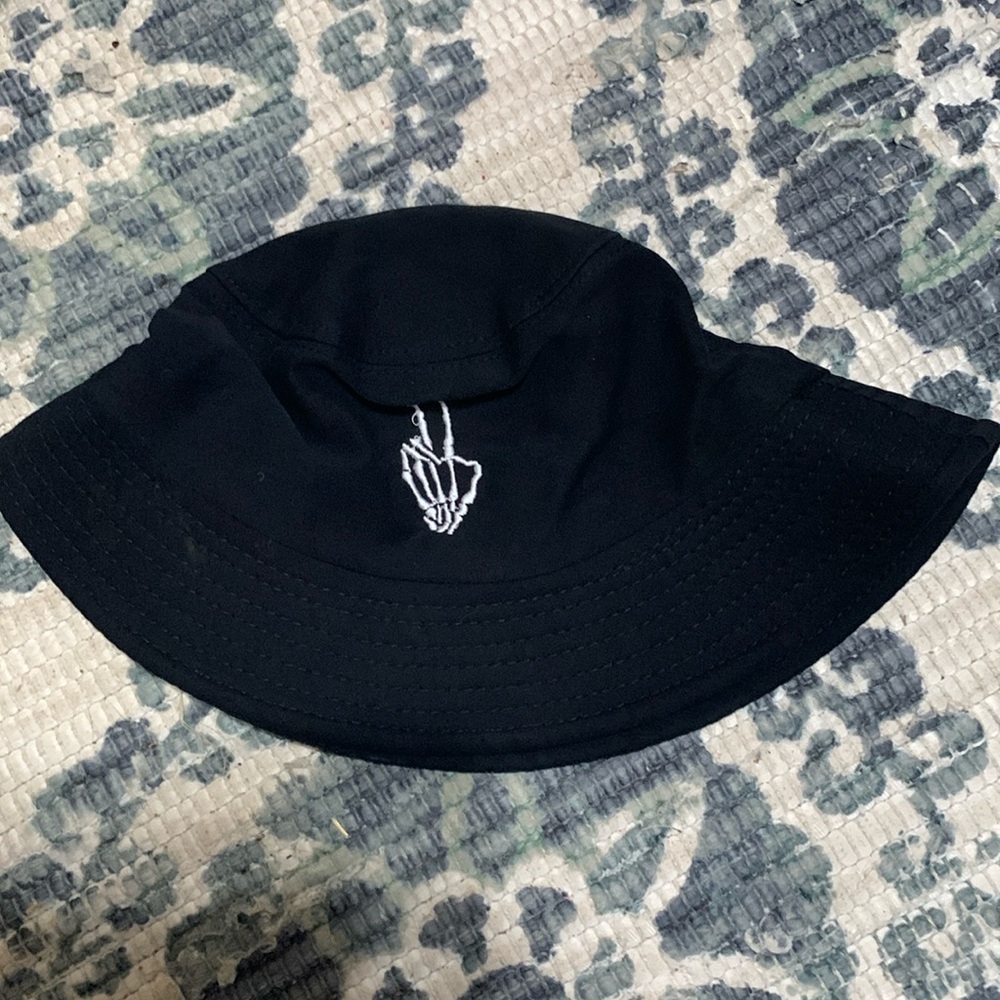 bucket hat